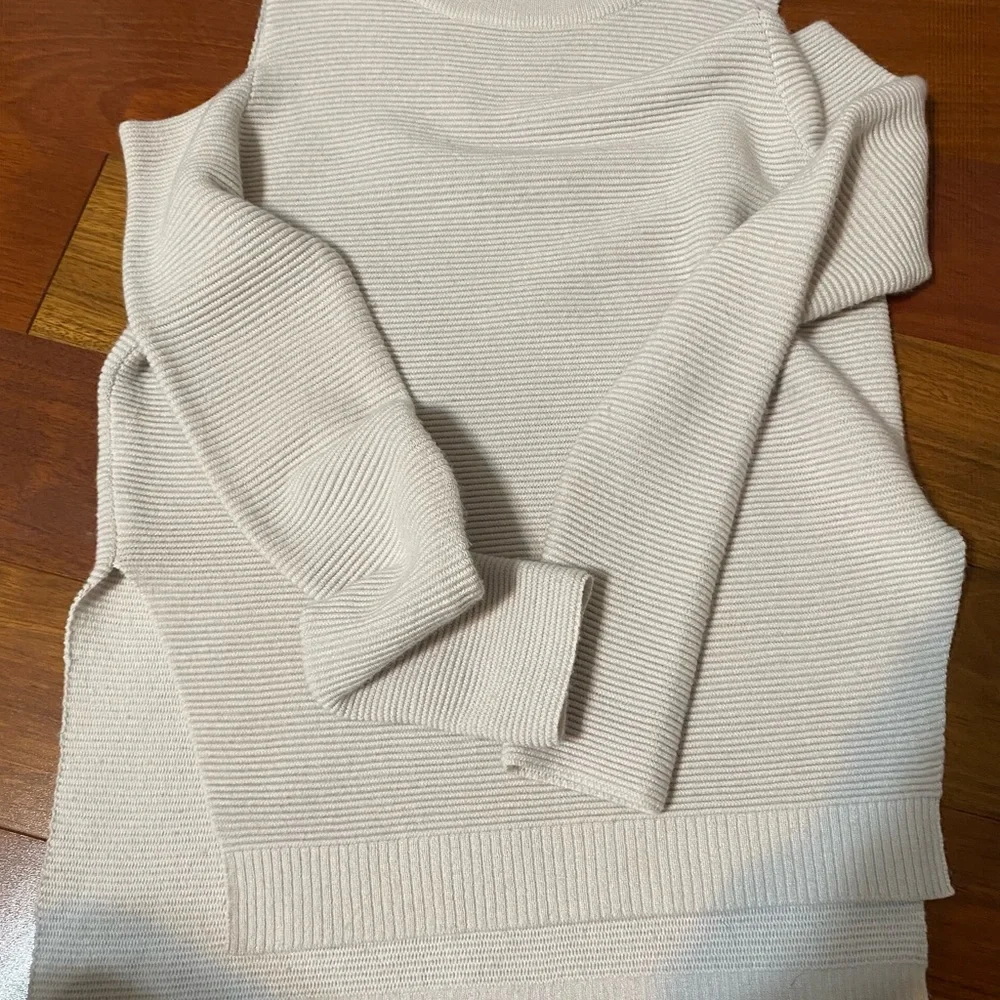 French Connection sweater - Picture 4 of 11